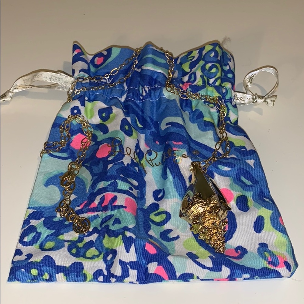 Lilly Pulitzer gold toned shell necklace.